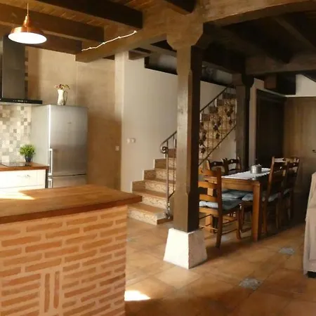 Lagar Ii Con Jacuzzi Holiday home Curiel de Duero